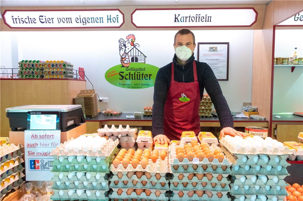 Abendmarkt und Stadtfest: Stadtlohns Innenstadt soll lebendiger werden Markthändler Thomas Schlüter findet, dass die Stadt sich zunächst um die Attraktivität des Samstagsmarktes kümmern sollte. Ein Abendmarkt sei für sein Sortiment nicht vielversprechend.