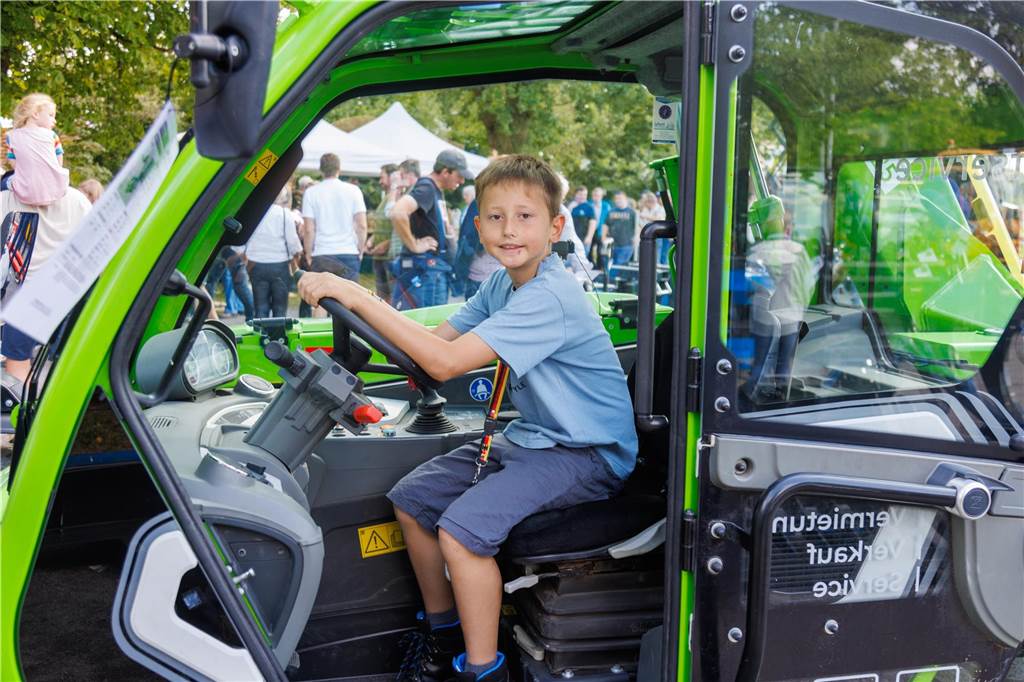 Viele Fotos vom ersten Markttag: Düstermühlenmarkt ist Besuchermagnet Viele Fotos vom ersten Markttag: Düstermühlenmarkt ist Besuchermagnet