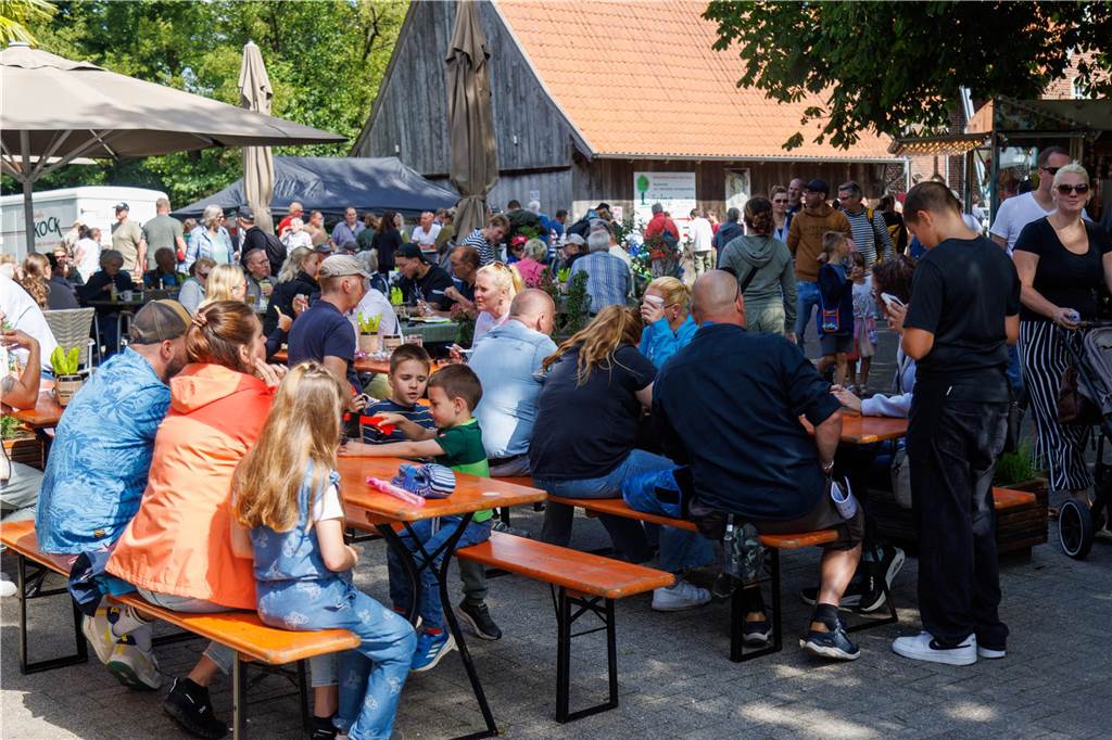 Viele Fotos vom ersten Markttag: Düstermühlenmarkt ist Besuchermagnet