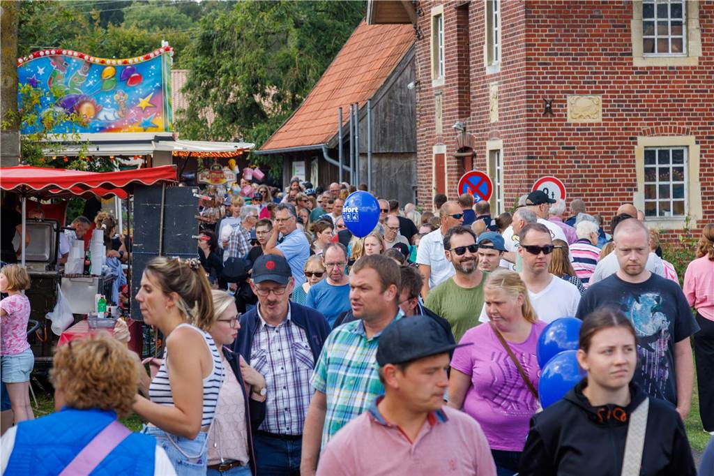 Viele Fotos vom ersten Markttag: Düstermühlenmarkt ist Besuchermagnet