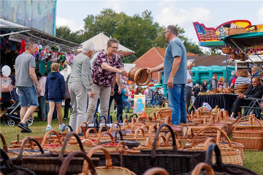 Viele Fotos vom ersten Markttag: Düstermühlenmarkt ist Besuchermagnet