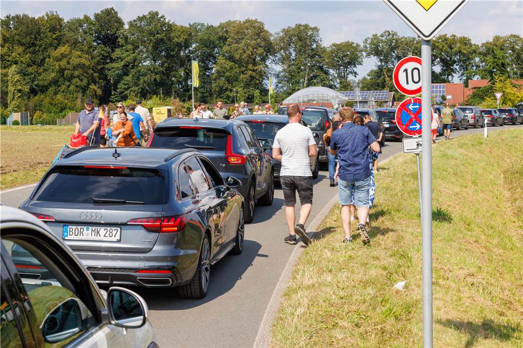 Viele Fotos vom ersten Markttag: Düstermühlenmarkt ist Besuchermagnet