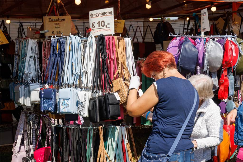 Viele Fotos vom ersten Markttag: Düstermühlenmarkt ist Besuchermagnet