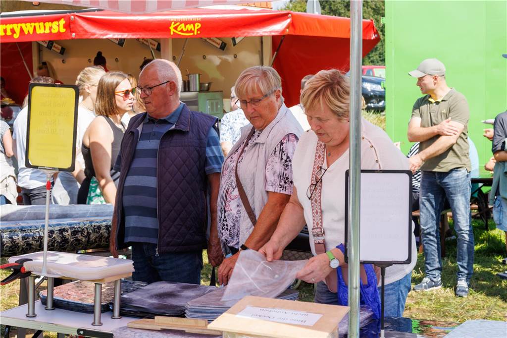 Viele Fotos vom ersten Markttag: Düstermühlenmarkt ist Besuchermagnet