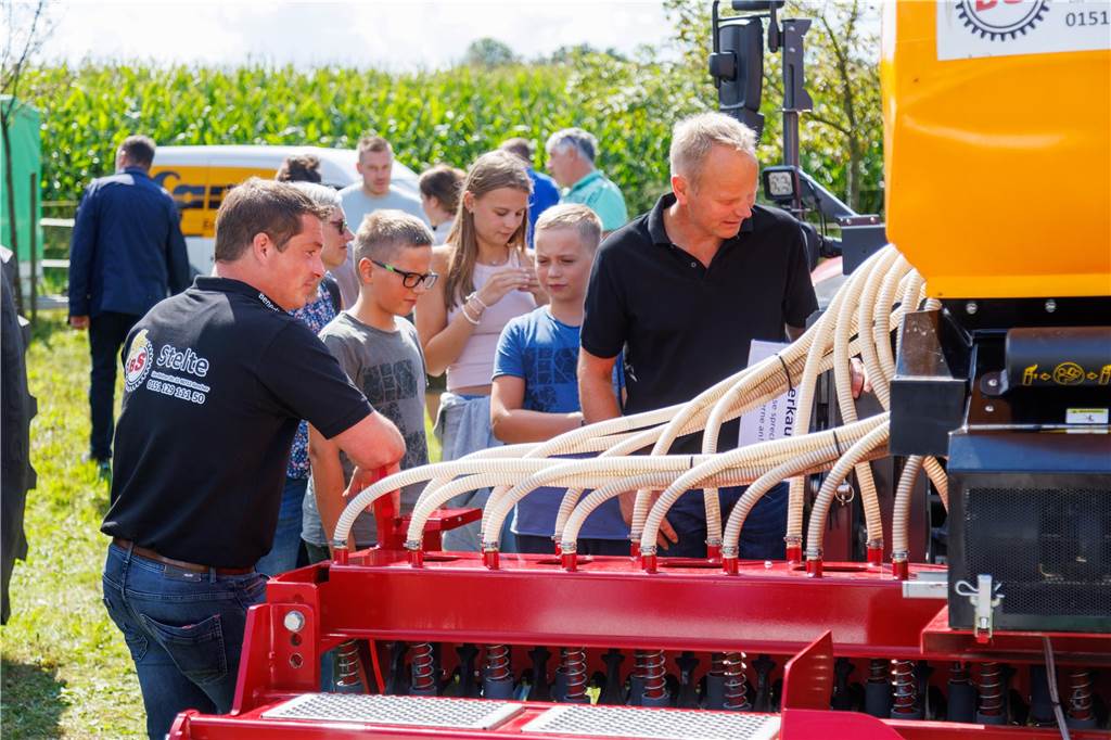 Viele Fotos vom ersten Markttag: Düstermühlenmarkt ist Besuchermagnet