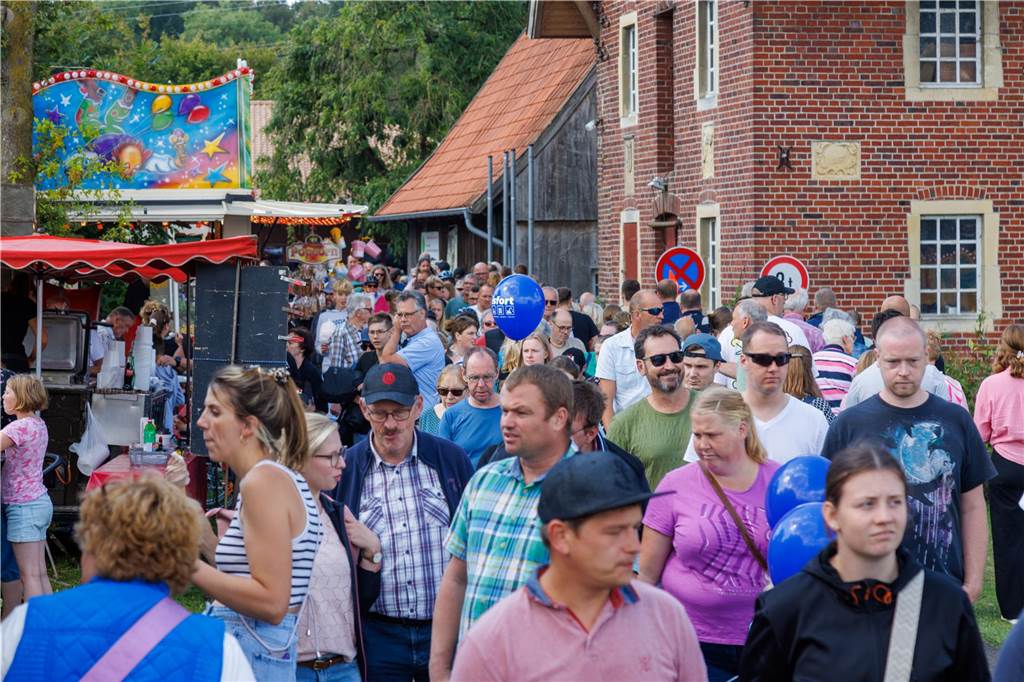 Viele Fotos vom ersten Markttag: Düstermühlenmarkt ist Besuchermagnet
