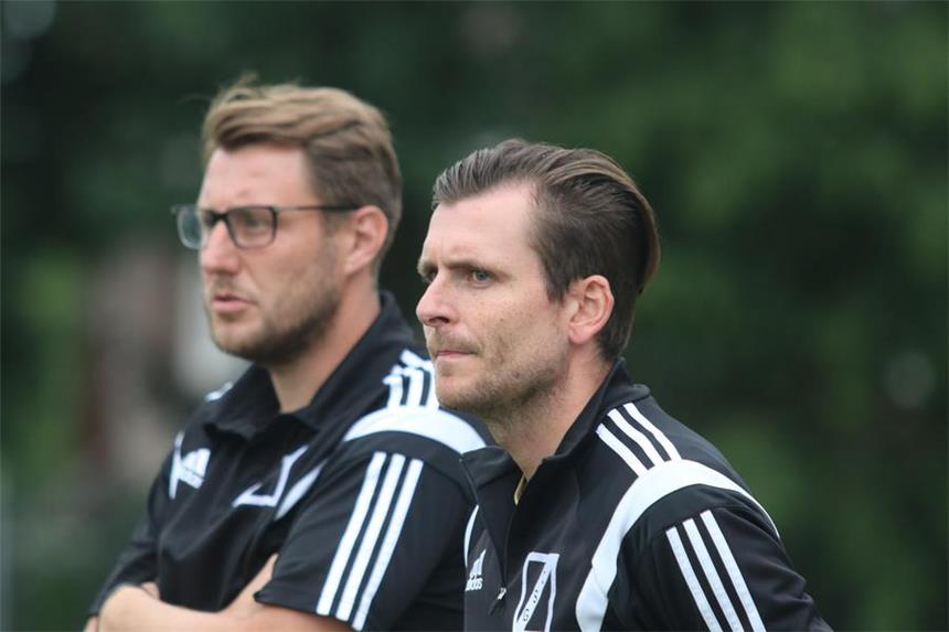 Patrick Osmolski verfolgt das Derby aus der Ferne Markus Brzenska Patrick Osmolski