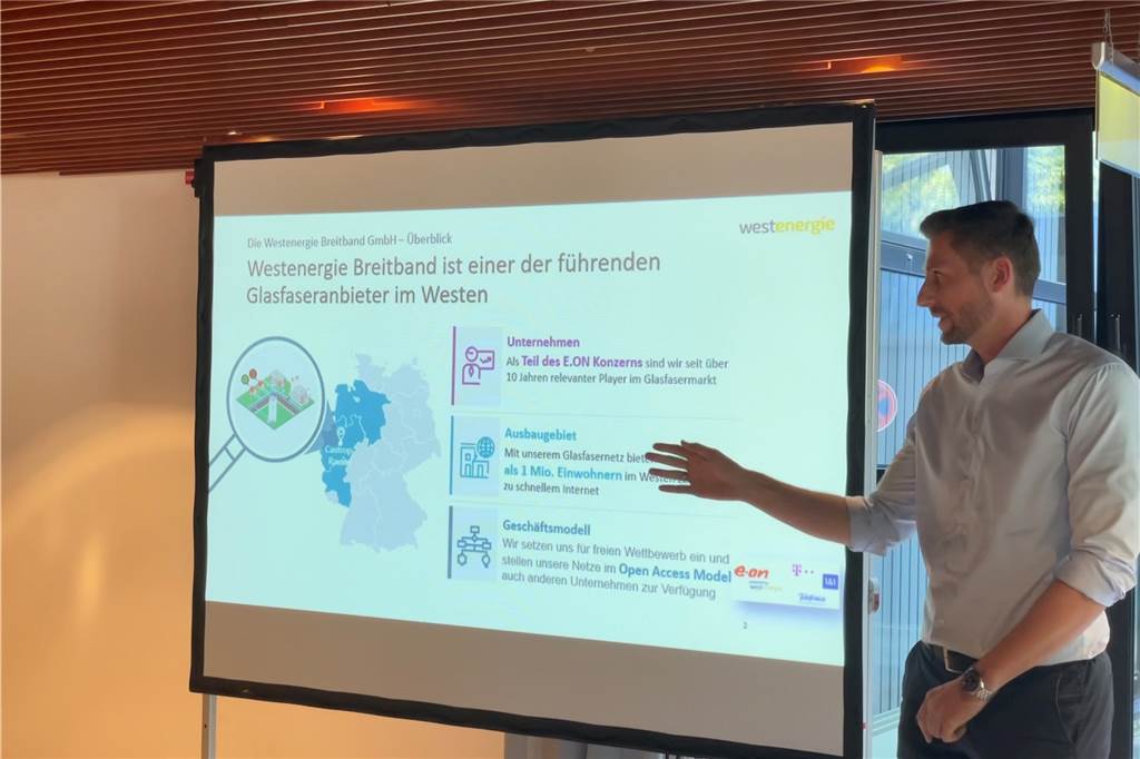 Breitbandausbau in Castrop-Rauxel: Es drohen mehr Baustellen als nötig Markus Droste stellt beim Wirtschafts- und Digitalisierungsausschuss das Ausbaukonzept von Westenergie Breitband vor.