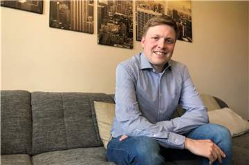 Markus Janning geht für die CDU ins Rennen um das Amt des Bürgermeisters in Heek. Entspannung findet der 32-Jährige in seiner Wohnung am Ahauser Damm.