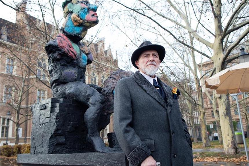 Aufregung um Beethoven-Skulptur von Markus Lüpertz Markus Lüpertz bei der Enthüllung seiner Beethoven-Skulptur in Wien. Foto: Georg Hochmuth