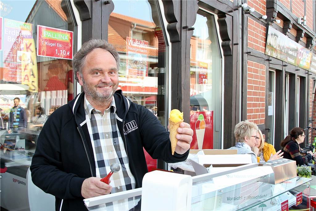 Verkaufsoffene Sonntage 2020 in Nordkirchen sind mehr als fraglich Markus Pieper betreibt zwei Geschäfte an der Schloßstraße und würde sich über die Möglichkeit freuen, an den Adventssonntagen öffnen zu dürfen. Große Chancen sieht er dafür aber aktuell nicht.