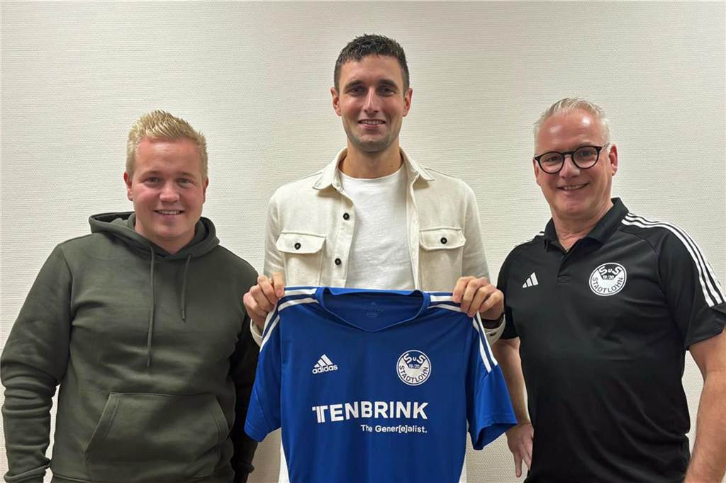 Zukunft von Hendrik Maduschka geklärt: Neue Aufgabe ab dem Sommer Markus Plate (r.) und Yannik Robers (l.), hier mit dem künftigen Trainer Niklas Niehuis, erhalten Unterstützung in der Sportlichen Leitung.