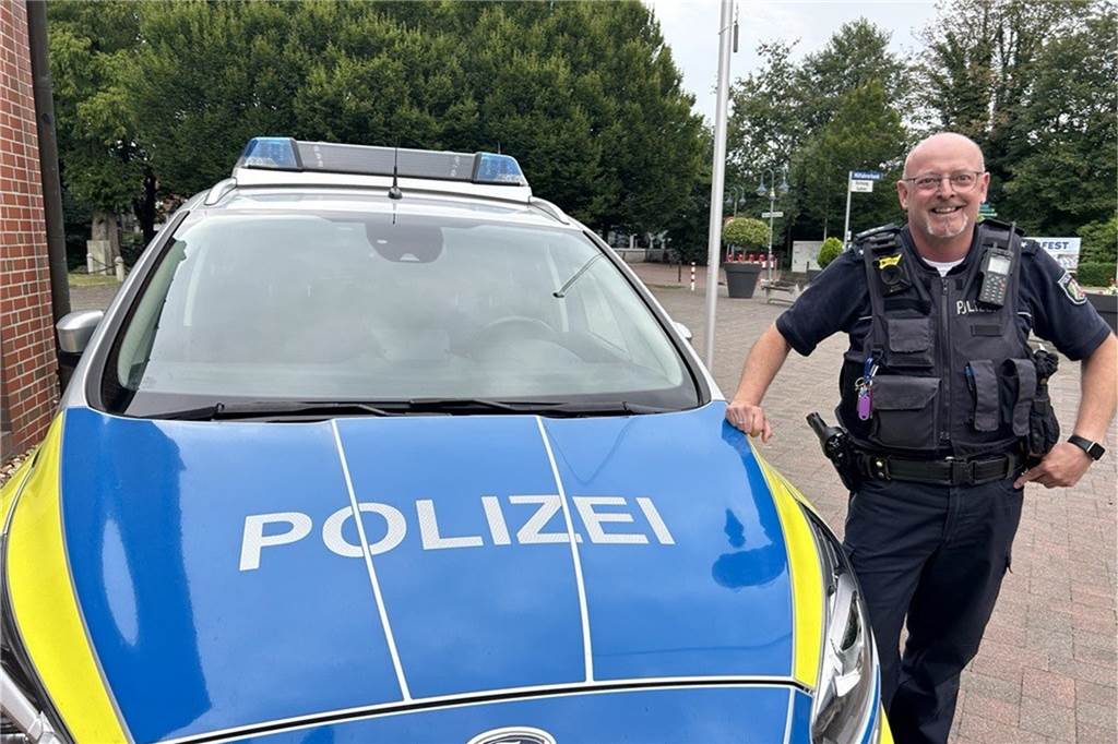 Heimatshoppen in Schermbeck: Einzelhandel stärken und erhalten Markus Rademacher, der Polizeihauptkommissar von Schermbeck, sorgt für die Sicherheit vor Ort.