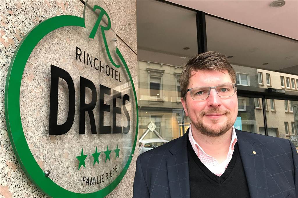 Euro 2024: „Ein konjunkturelles Sommermärchen erwarten wir nicht“ Markus Riepe, Geschäftsführer des Ringhotels Drees an der Hohen Straße in Dortmund, hat noch Zimmer frei. Er rechnet noch mit kurzfristigen Buchungen von Fußball-Fans.