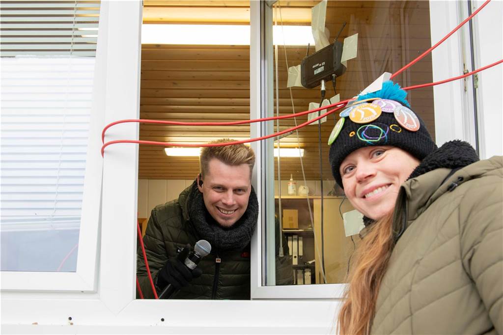 Markus Schenk moderierte professionell und wortgewandt das Neujahrsschwimmen.