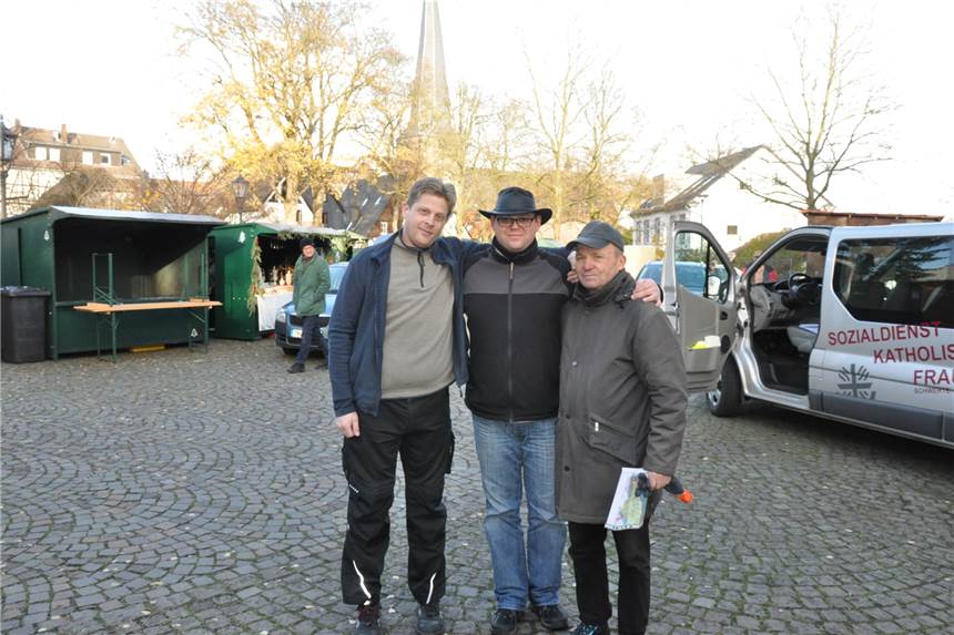 Weihnachtsmarkt der Bürger startet Samstag: Wer macht den Eierpunsch? Markus Schöer, Michael Kebekus und Manfred Storck gehören zum Organisationstema des Weihnachtsmarktes Bürger für Bürger in Schwerte.