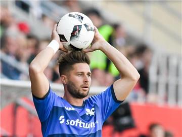 Markus Steinhöfer hat seinen Vertrag bis 2019 verlängert. Foto: Armin Weigel