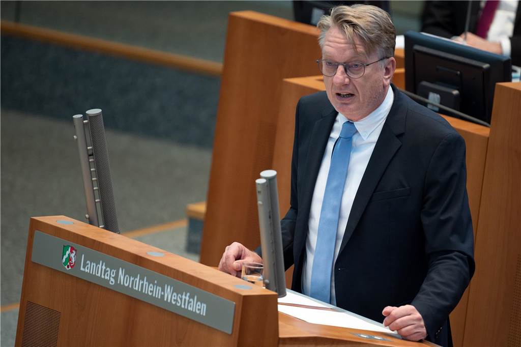 Messerattacke: Wie die AfD-Anfrage ausländerfeindliches Denken fördert Markus Wagner hat eine Kleine Anfrage im NRW-Landtag gestellt, um nach der blutigen Messerattacke in Dorsten mehr über zu Tat und Täter zu erfahren.
