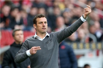 Markus Weinzierl will mit dem FC Schalke 04 bei Werder Bremen punkten.
