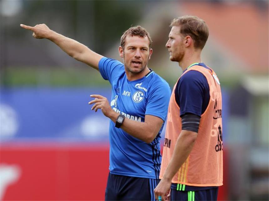 Schalke bestreitet Wintertrainingslager in Spanien Markus Weinzierl wird Benedikt Höwedes und Co. in Spanien auf das Fußballjahr 2017 vorbereiten.