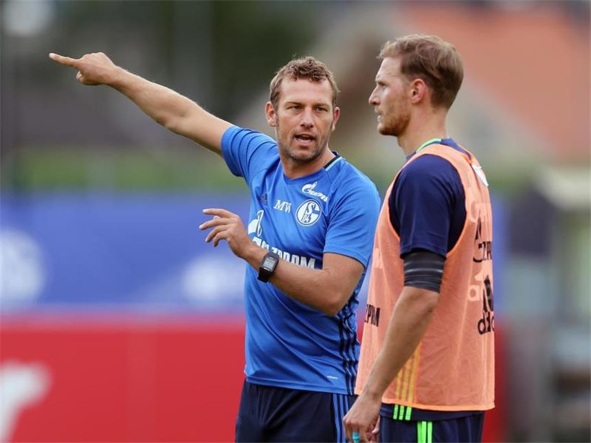 Im Juli geht es wieder los - Testspiel vor der Haustür Markus Weinzierl wird mit dem FC Schalke 04 Anfang Juli in die Vorbereitung starten. Ob Benedikt Höwedes dann schon dabei sein wird, ist derzeit noch offen.