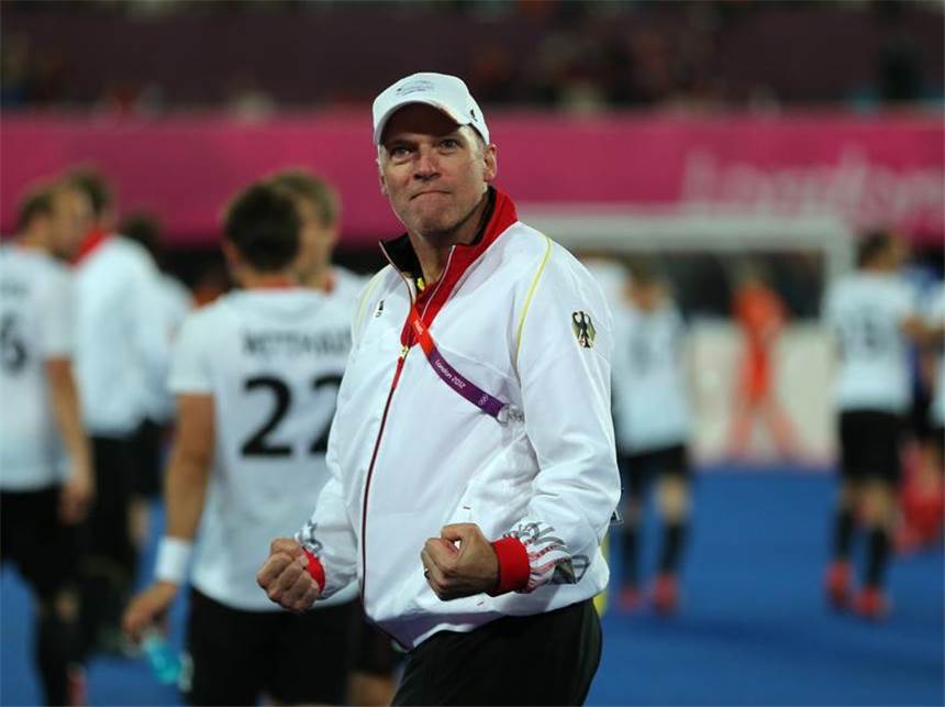 Ganz schön Weise: Gold-Hattrick für Bundestrainer Markus Weise hat als Hockey-Bundestrainer zum dritten Mal olympisches Gold gewonnen. Foto: Christian Charisius