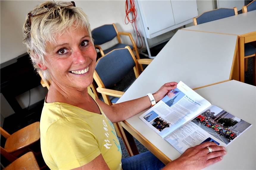 Marlies Gnegel von der VHS Selm lädt zum Laufprojekt ein.