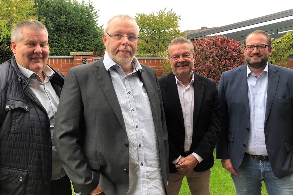 Gastronom aus Leidenschaft: Martin Bienhüls jetzt in Diensten der Dehoga Martin Bienhüls aus Stadtlohn (2. v. l.) , dahinter seine Mitstreiter im Hotel- und Gaststättenverband (von links) Hubert Lüttgens (Haus Waldesruh Borken), Ralf Siebelt (Hotel Residenz Bocholt) und Lars Martin (stellv. Hauptgeschäftsführer des Dehoga Westfalen).