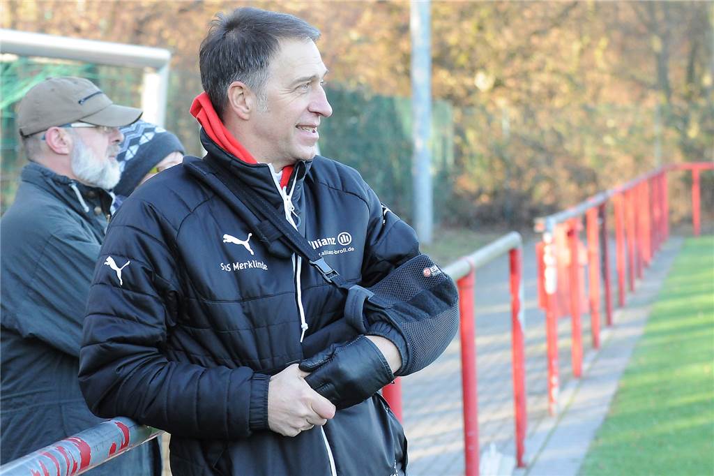 Die meisten heimischen Trainer sagen: „Löw hat zu spät reagiert“ Martin Broll, Sportlicher Leiter des SuS Merklinde.