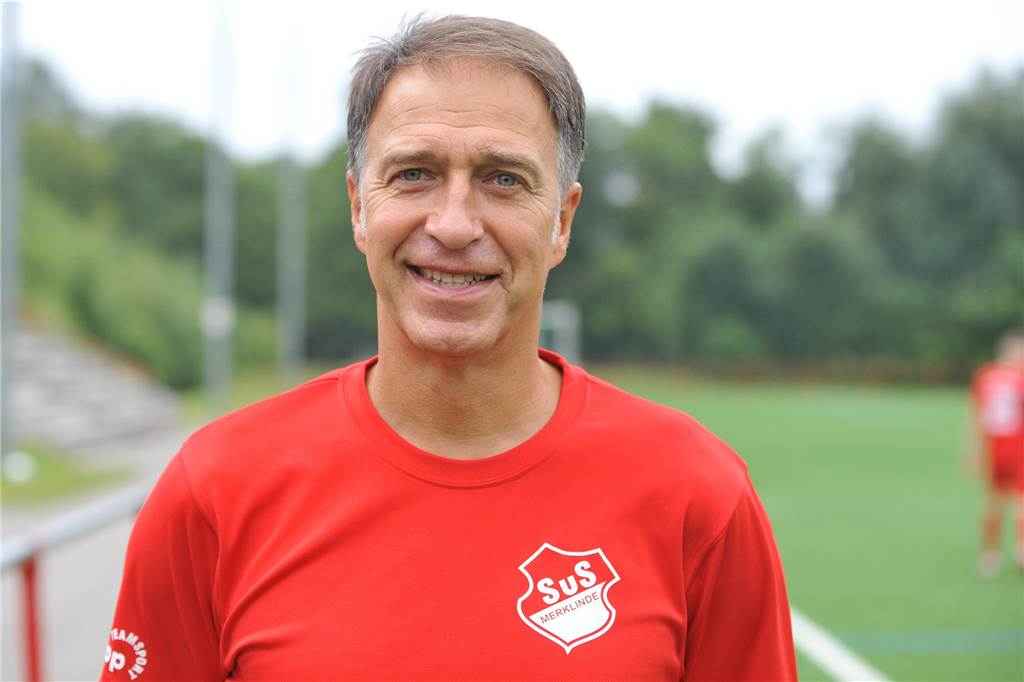 Habinghorster Trainer lüftet nach Abpfiff das Geheimnis um den blauen Rucksack Martin Broll, Sportlicher Leiter des SuS Merklinde.