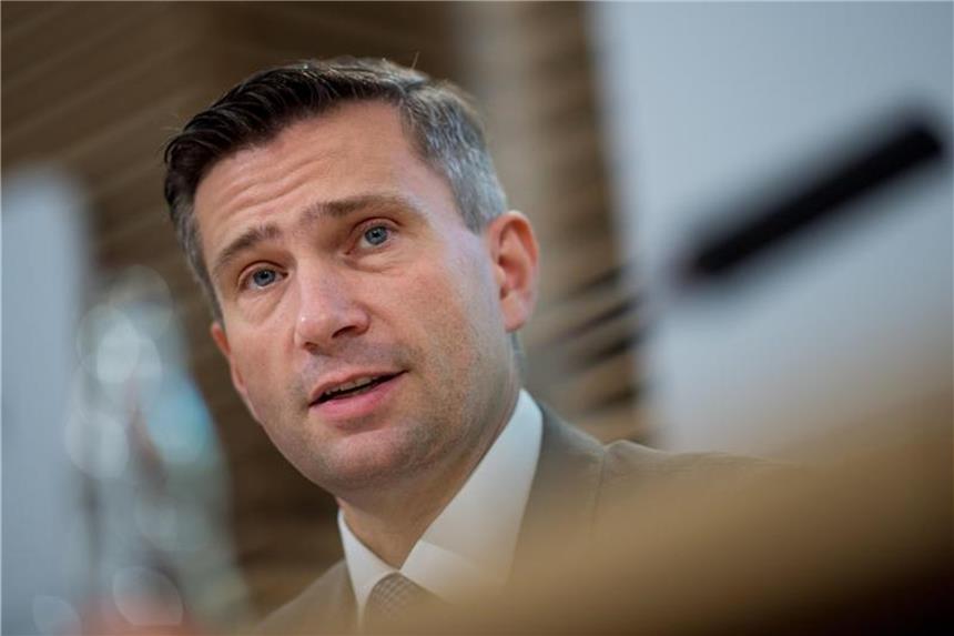Kohlekommission gestartet, Greenpeace-Aktion in Berlin Martin Dulig (SPD), Wirtschaftsminister von Sachsen. Foto: Monika Skolimowska