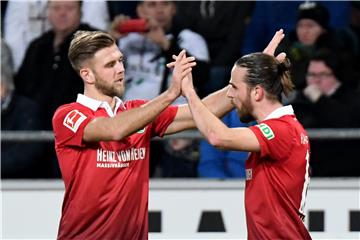 Martin Harnik (r.) bejubelt sein Tor zum 1:0 gemeinsam mit Niclas Füllkrug.
