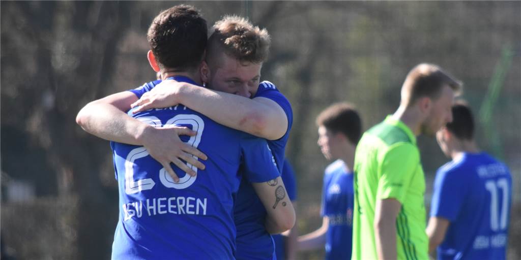 Heerens Martin Herbort fertigt Frömern ab - aber zwei Verletzte im Testspiel Martin Herbort - hier mit Arne Volkmer (vorne) - war im Testspiel gegen den SV Frömern III der überragende Spieler.