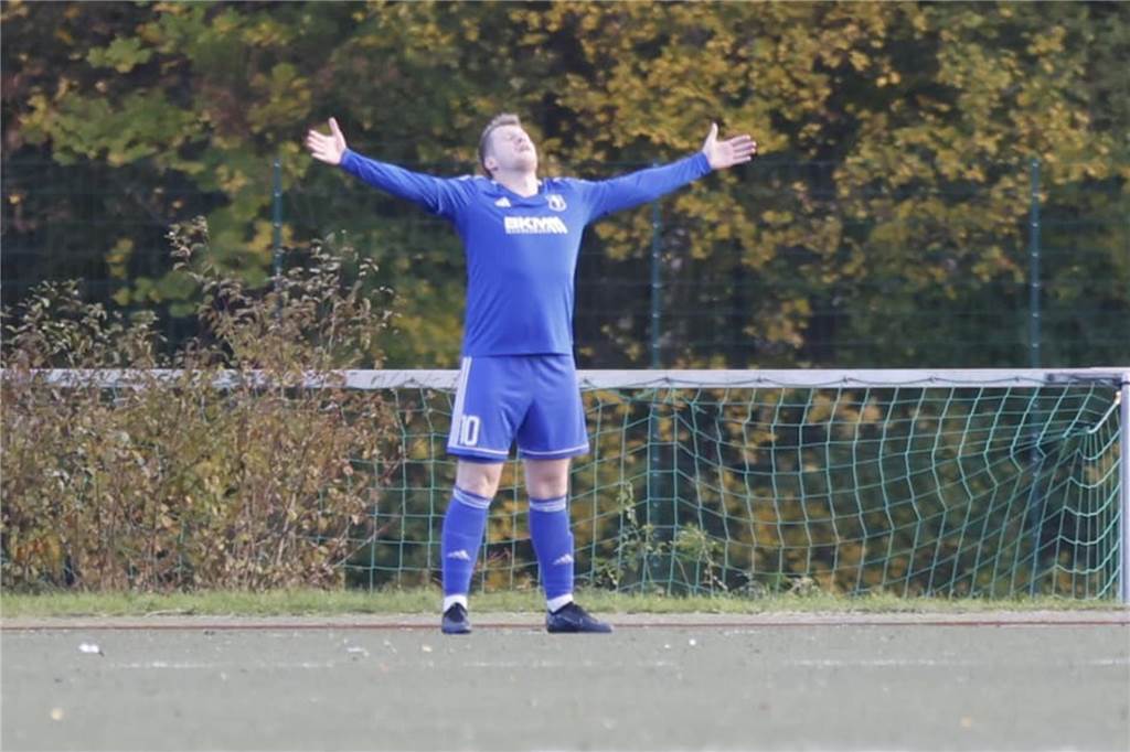 BSV Heeren springt auf Rang vier: Verdienter 3:0-Auswärtserfolg beim VfK Weddinghofen Martin Herbort traf beim Sieg in Weddinghofen für den BSV Heeren doppelt.