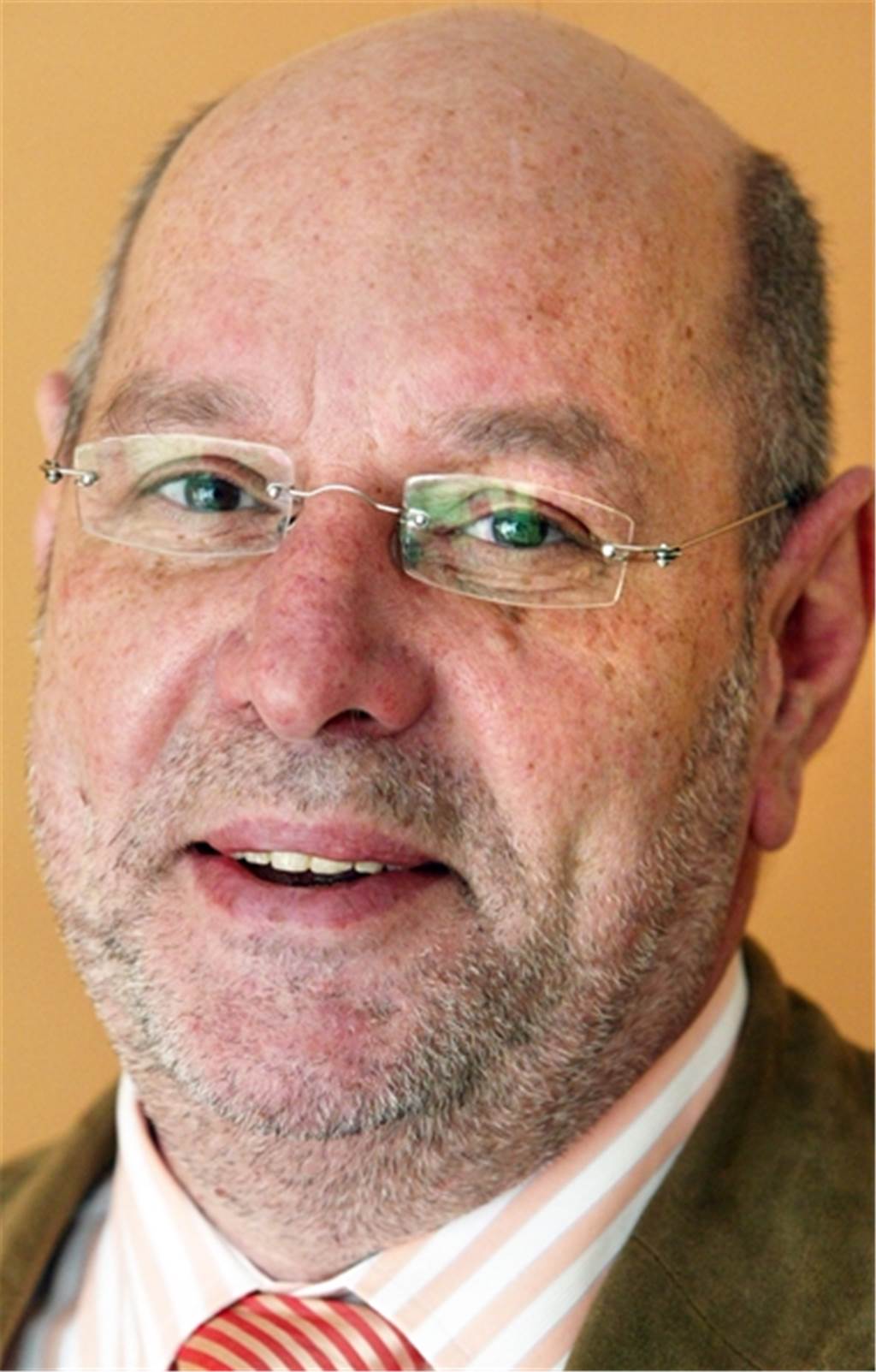 Warum Sanitäter und Pfleger oft ohne Mundschutz arbeiten Martin Kaiser, Geschäftsführer der städtischen Seniorenheime, sieht im Mundschutz ein Zeichen der Solidarität.
