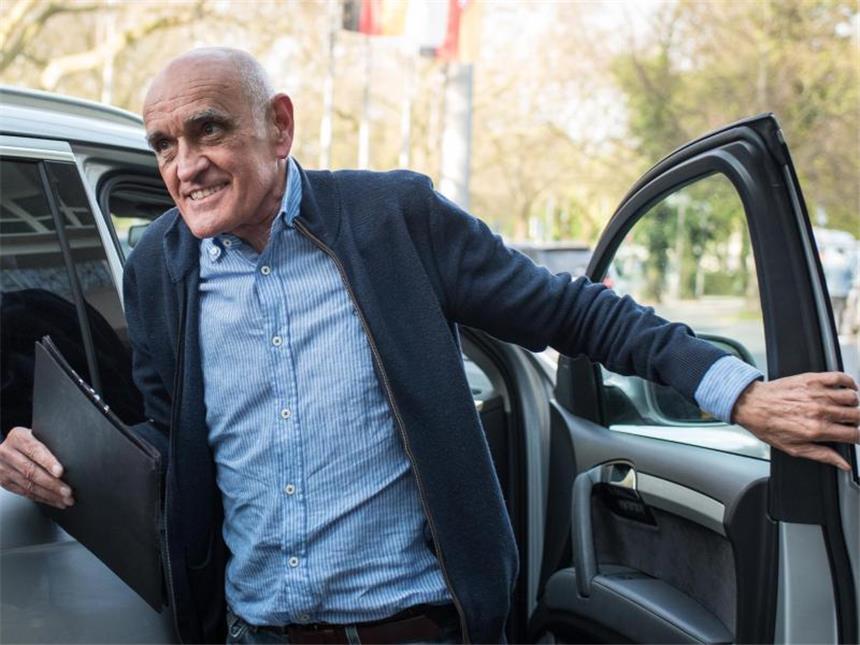 Kind: Weitere Trainer-Kandidaten neben Neururer Martin Kind sucht einen neuen Trainer. Foto: Ole Spata