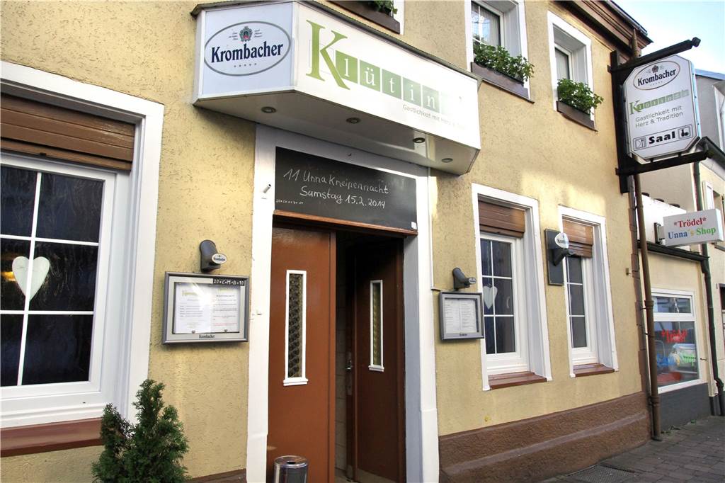 Unnas bekanntester Schalke-Fan: „Selbst Messi, Ronaldo und Mbappé hätten uns nicht helfen können“ Martin Klüting besitzt eine Dauerkarte. Die bitterste Stunde mit dem FC Schalke erlebte er 2001 aber in seiner Gaststätte mit 150 blau-weißen Fans.