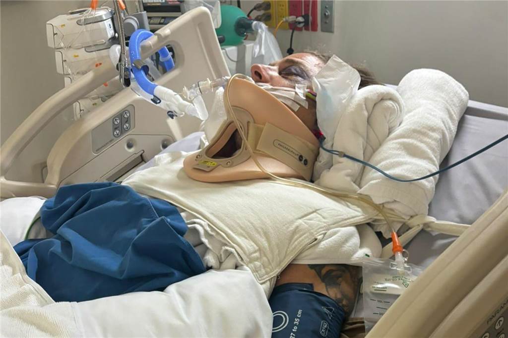 Ausreiseverbot: Lüner Feuerwehrmann über seine Leidenszeit in Thailand Feuerwehrmann Martin aus Lünen im Krankenhausbett
