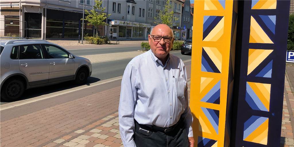 Wikult Selm möchte elf Kunstwerke verstärkt ins Bewusstsein holen Martin Neugebauer, ehemaliger Chef des Wirtschafts- und Kulturfördervereins Selm, hatte die Idee, Stelen von Gymnasiasten im öffentlichen Raum aufzustellen. Die Initiative dazu hat er vor 20 Jahren ergriffen.