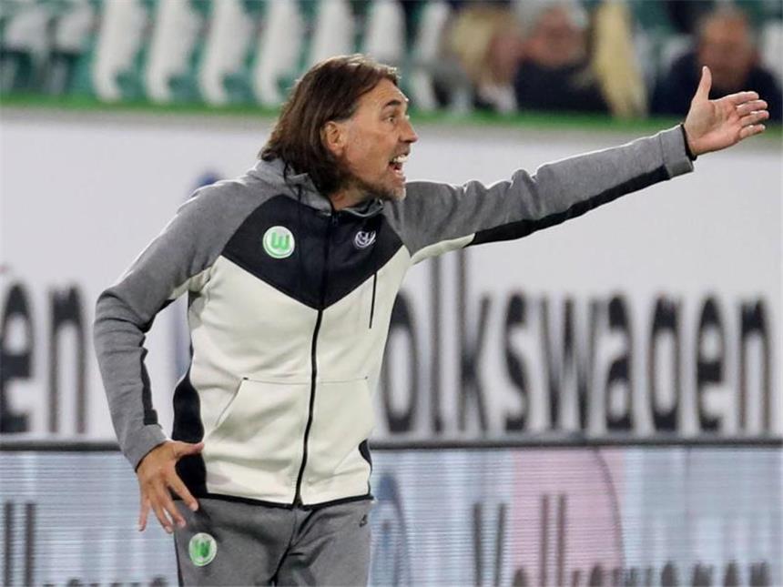 Wolfsburg mit Neu-Trainer Schmidt nur 1:1 gegen Bremen Martin Schmidt holt mit dem VfL Wolfsburg bei seinem Debüt einen Punkt gegen Werder Bremen. Foto: Peter Steffen