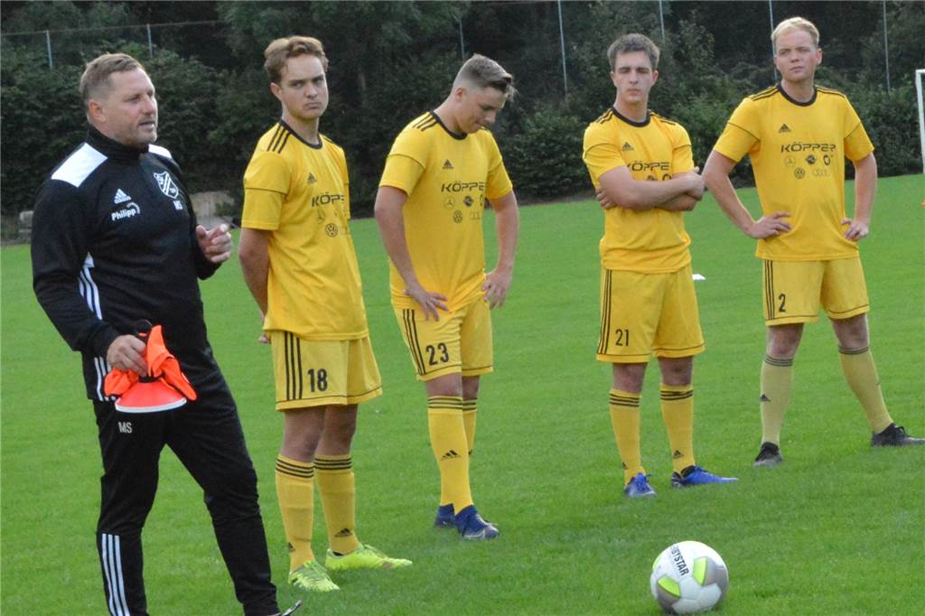 Überraschende Trennung in der Landesliga 4 Martin Stroetzel, Training des SV Dorsten-Hardt