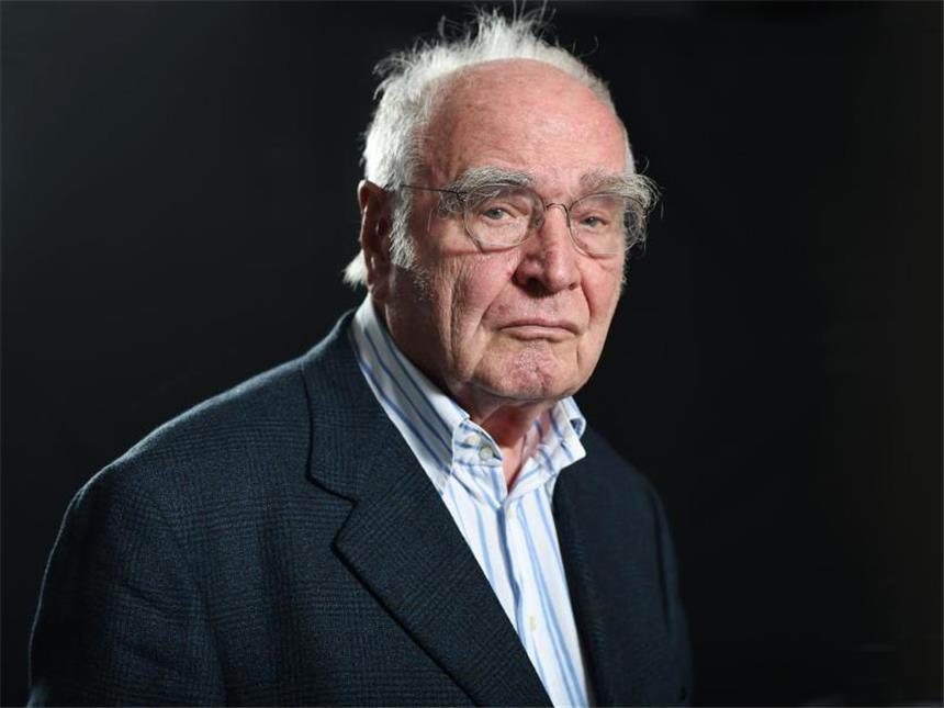 Martin Walser sieht Imageproblem bei den Kirchen Martin Walser hält nicht viel von der Institution Kirche. Foto: Felix Kästle