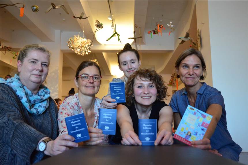 Fotos mit Ur-Dortmunder Perspektive für die Menschenrechte Martina Bracke (Kulturbüro), Iris Wolf, Paulina Rebbe (Kulturbüro), Fleur Vogel und Mechthild Eickhoff auf der Etage UZWEI im Dortmunder U. Hier soll die Ausstellung stattfinden – vom 5. Dezember 2019 bis Ende März 2020.