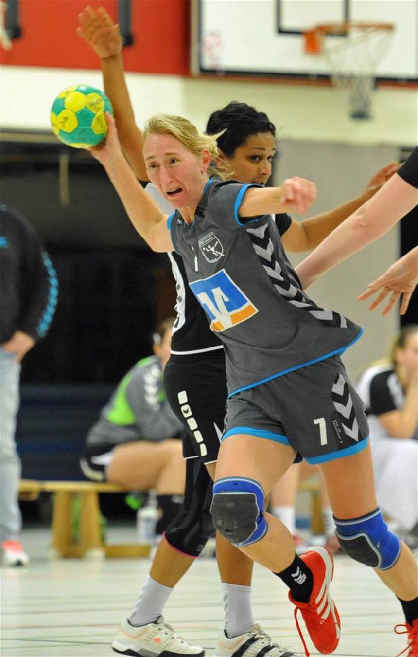 DHG macht Rückschritt im Titelrennen Martina Korte (v.) steuerte vier Tore bei.