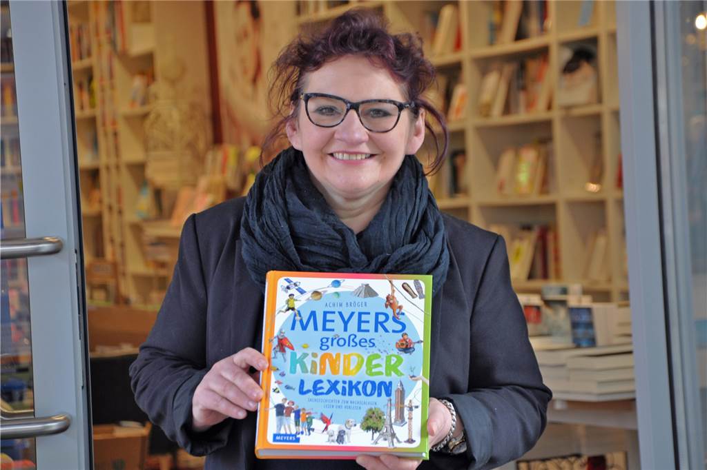 Baumärkte, Friseure, Buchläden ab Mittwoch geschlossen: Händler erwarten Ansturm Martina Tielker von der Buchhandlung „Leselust“ steigt ab Mittwoch komplett auf Lieferservice um.