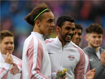 Marvin Compper (r) hat in Leipzig bis 2019 verlängert. Foto: Hendrik Schmidt