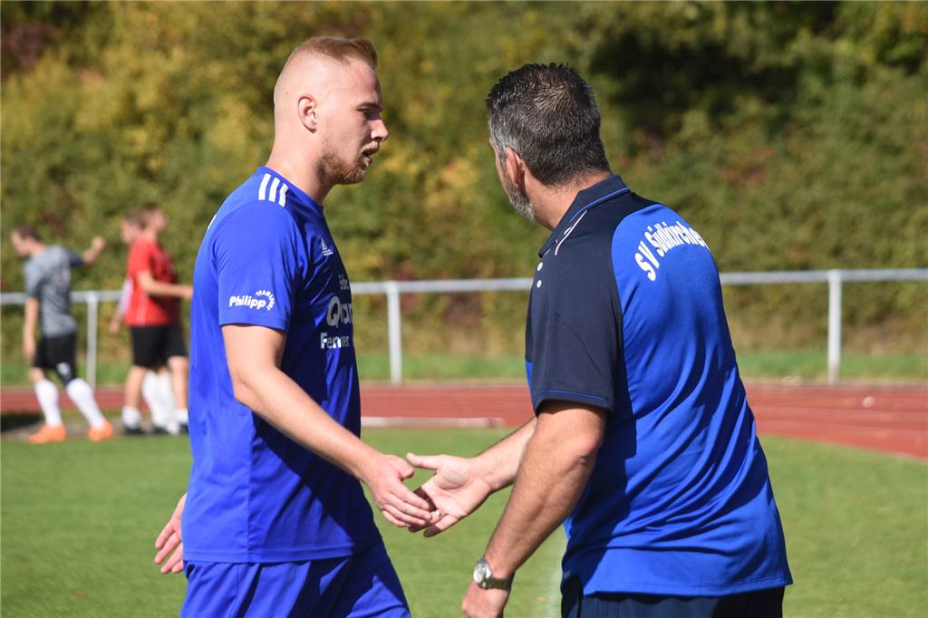 Corona-Update: Südkirchens Trainer aus der Quarantäne – „Geht mir den Umständen entsprechend gut“ Marvin Dornhege (l.) vertritt seinen Trainer während der Corona-Quarantäne.