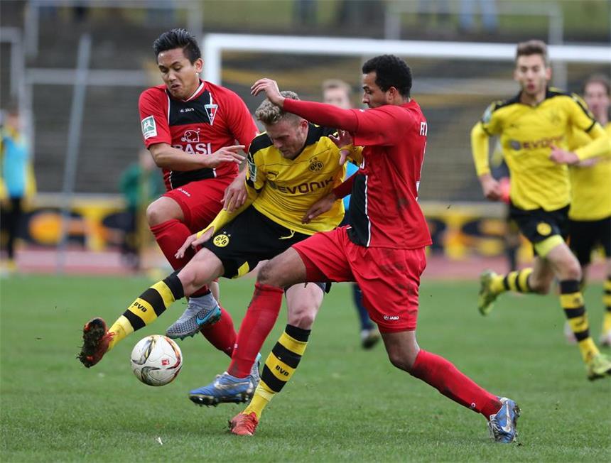 Ducksch fällt sechs Wochen aus - Harder operiert Marvin Ducksch (M.) wird dem BVB II rund sechs Wochen fehlen.