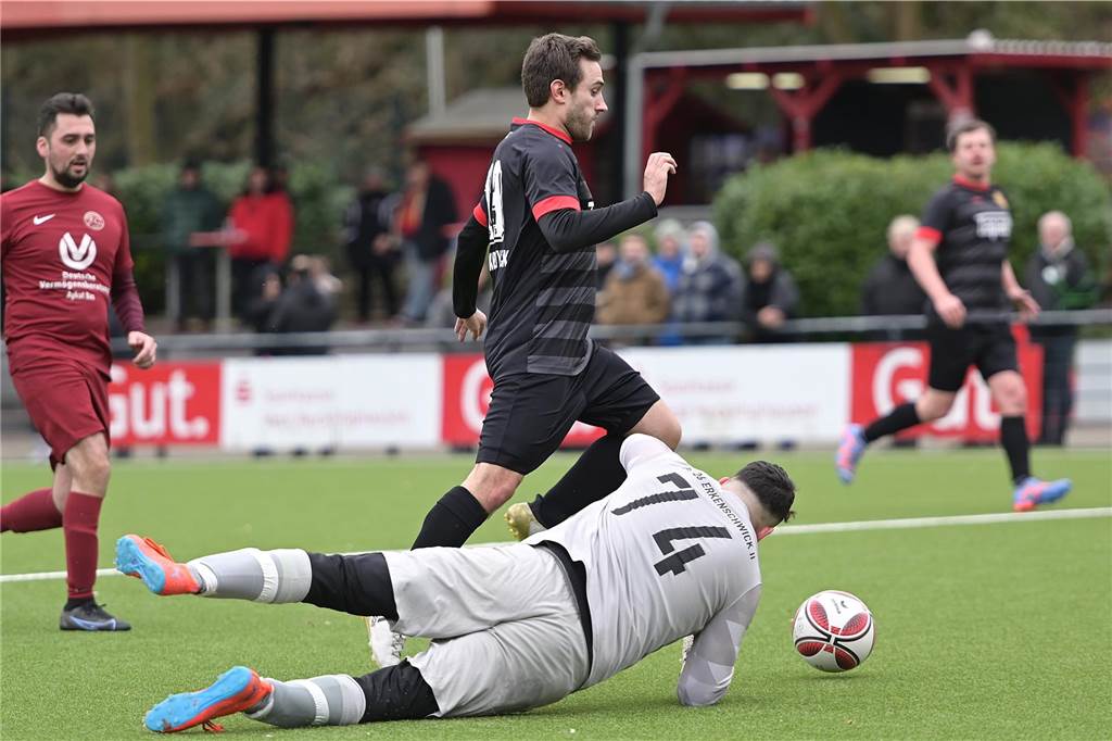 Die Folgen eines möglichen Massenabstiegs aus den Bezirksligen Marvin Gatberg und die Spvgg. Erkenschwick II werden aller Voraussicht nach als Meister der Kreisliga C4 in die Kreisliga B aufsteigen. Die Vizemeister der C-Ligen gehen aber wohl leer aus.