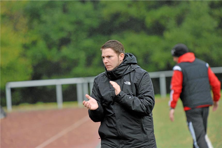 „Der Amateurfußball nimmt
eine dramatische Entwicklung“ Marvin Horn ist seit Saisonbeginn der Trainer des B-Ligisten SC Hennen 2.